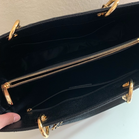 ❌SOLD❌ 💯%Authentic Chanel GST caviar Leather - Picture 5 of 8